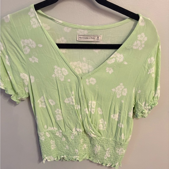 Abercrombie & Fitch Tops - Abercrombie & Fitch Light Green Floral Crop Top